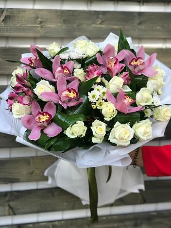 Букет цветов из: Розы и Хризантемы в Кондрово