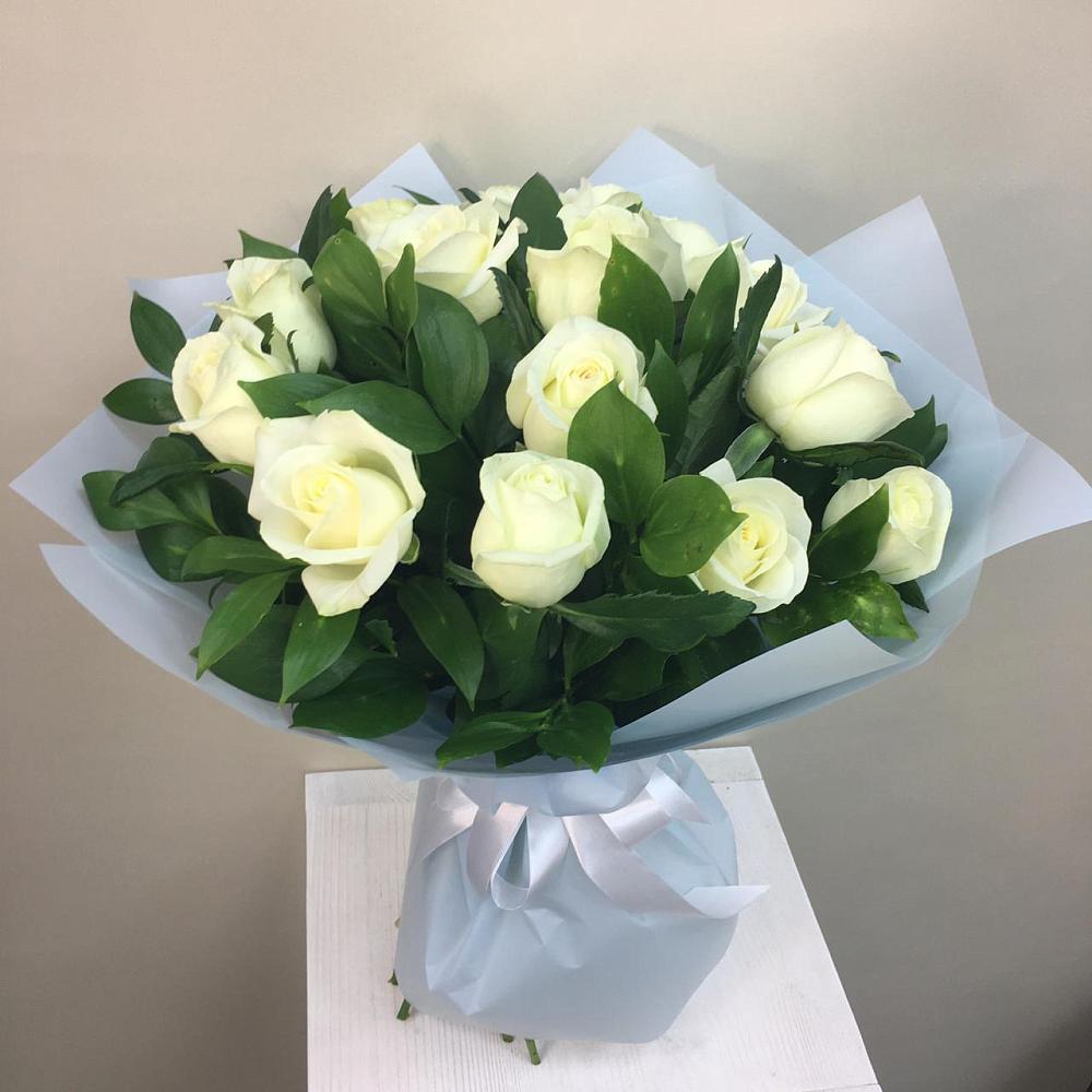 Букет 15 Белых роз Проуд в Кондрово