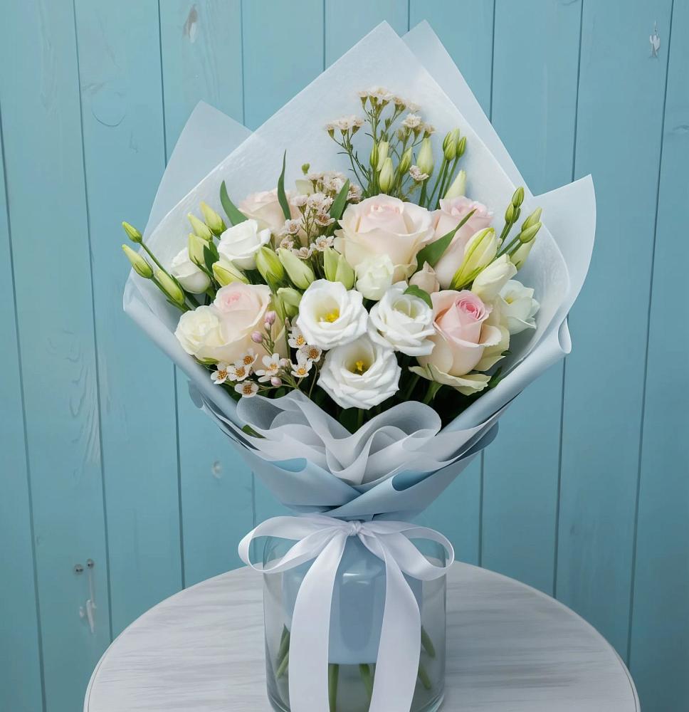 Букет цветов из: Розы и Лизиантусы в Кондрово