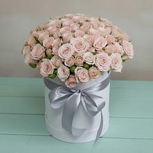 Цветочная композиция из Розы в шляпной коробке в Кондрово