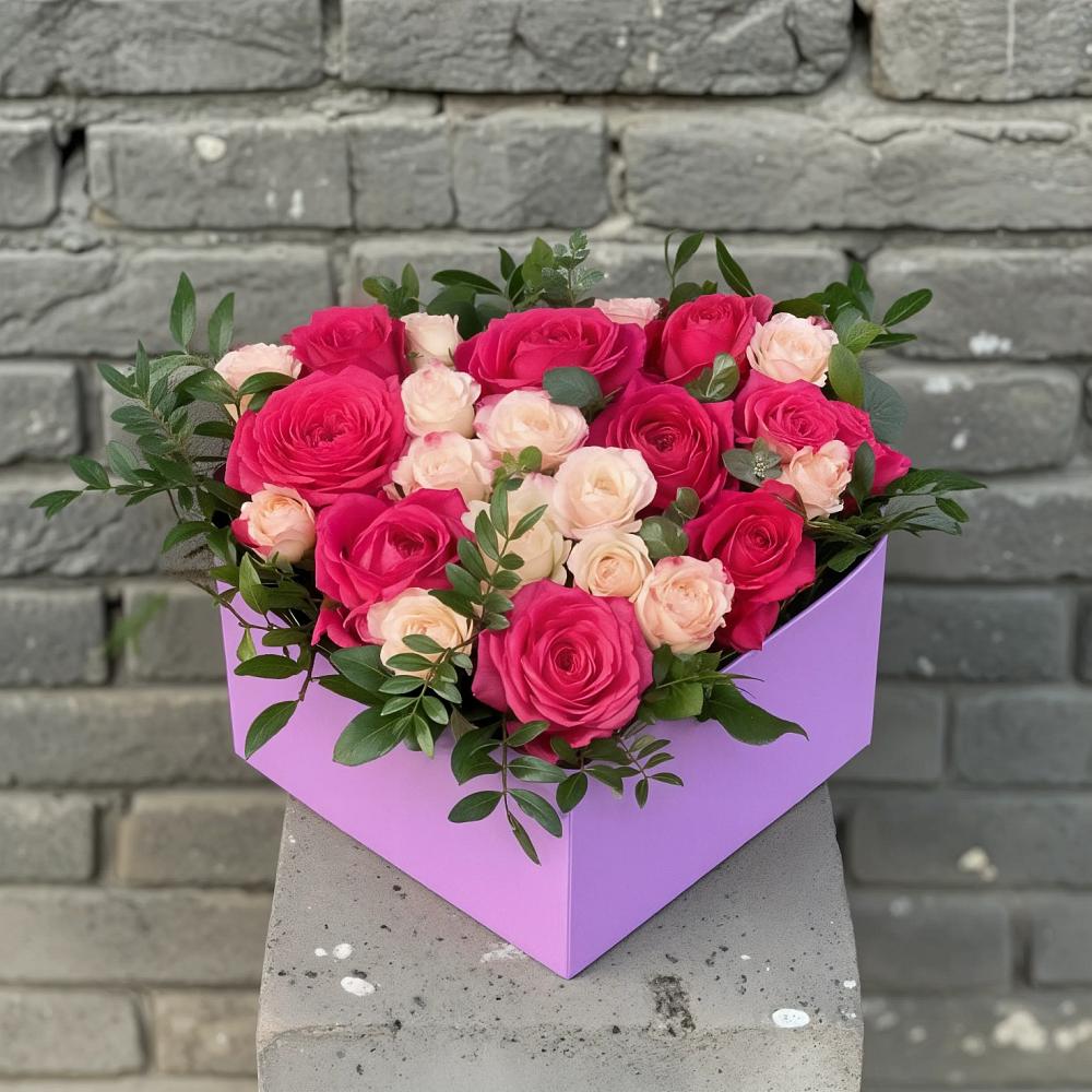 Цветочная композиция из Розы в коробке в Кондрово