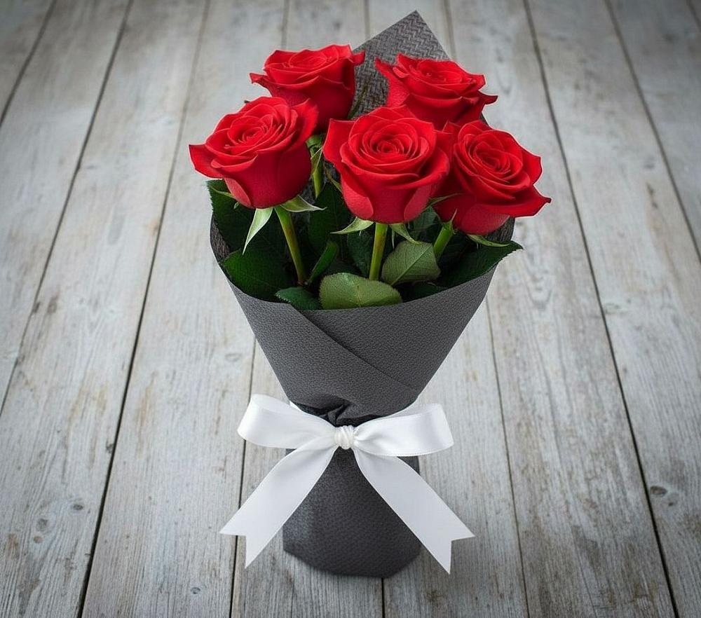 Букет 5 Красных роз Эдлесс Лав в Кондрово