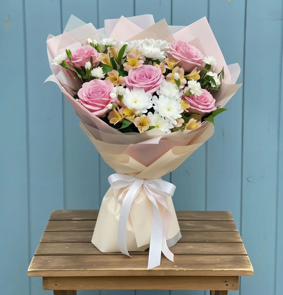 Букет цветов из: Гвоздики, Орхидеи и Розы в Кондрово