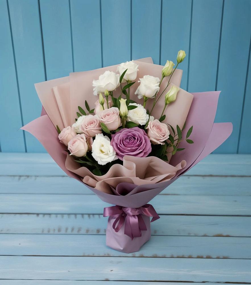 Букет цветов из: Розы и Лизиантусы в Кондрово